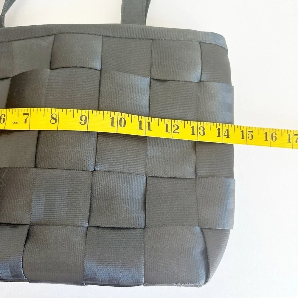 Harveys Seatbelt Bag Black Tote Purse Snap Closure Medium